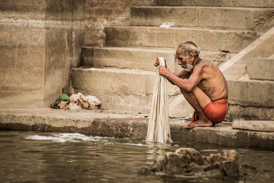 delhi to varanasi vande bharat