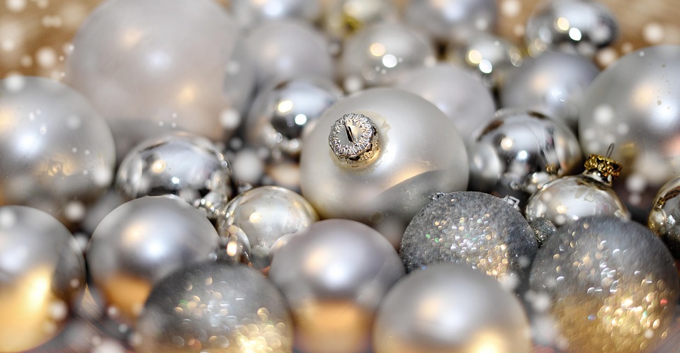 Government hikes gold and silver import duties to 15% to support Rupee