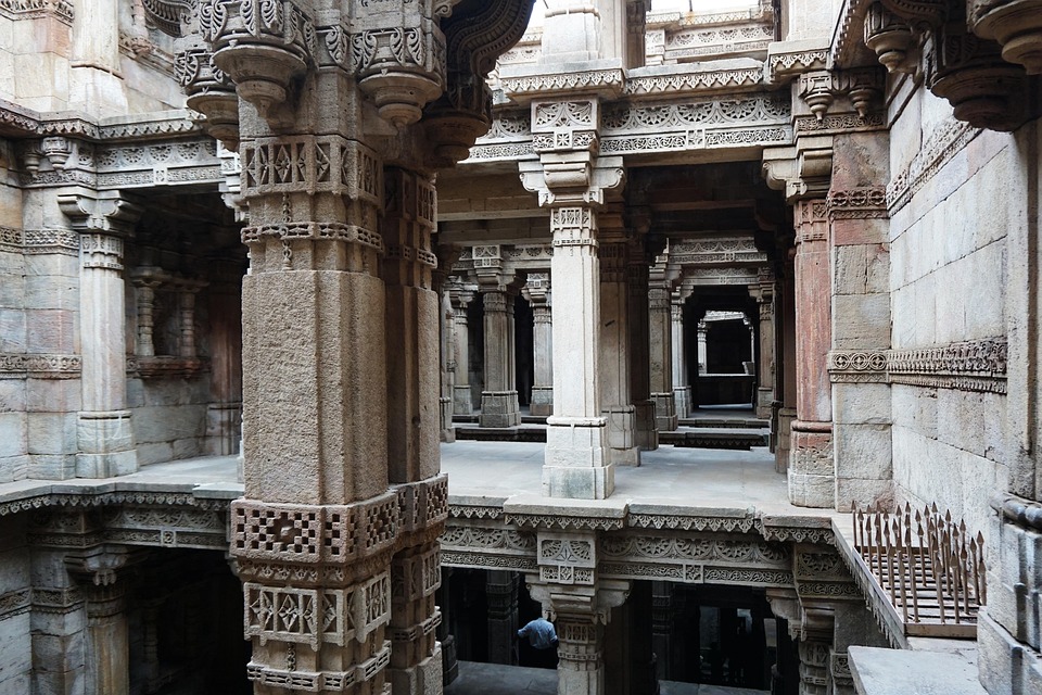 mumbai to ahmedabad vande bharat